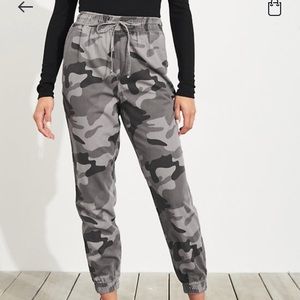NWT camo joggers